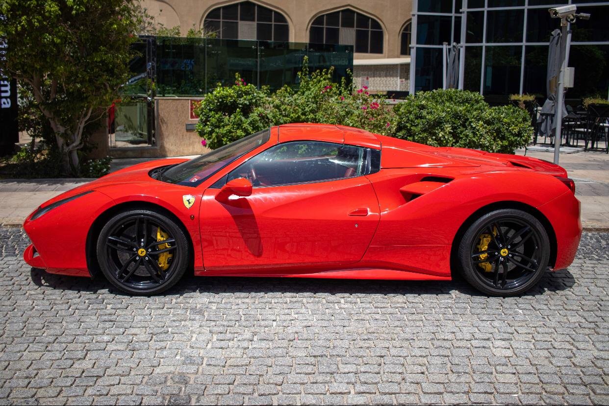 استئجار Ferrari 488 Spider Convertible فى دبي