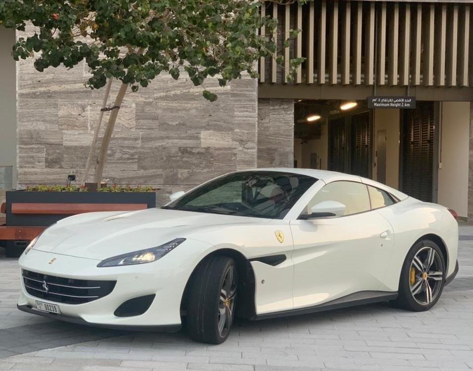 استئجار Ferrari Portofino Convertible  فى دبي
