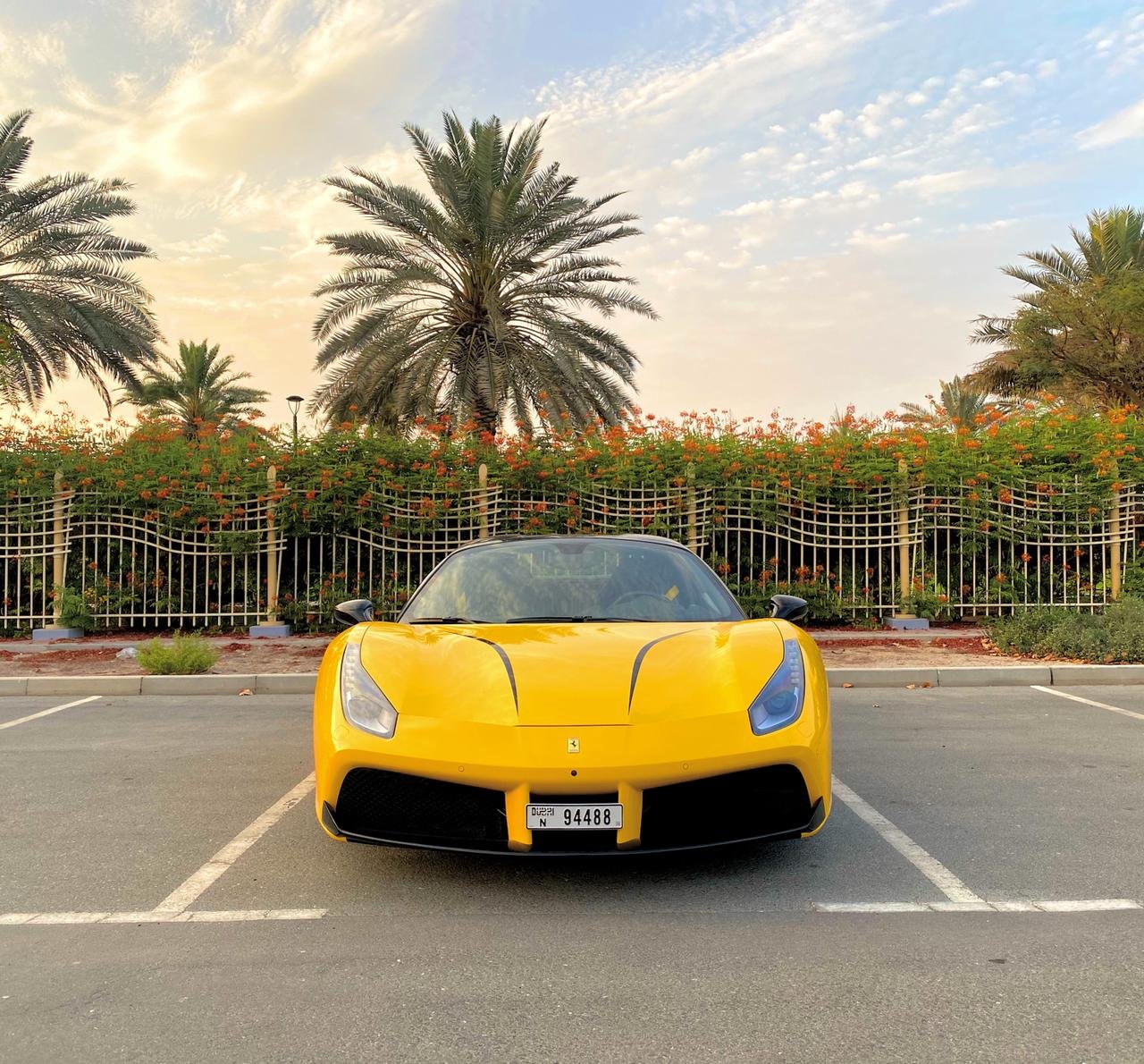 استئجار Ferrari 488 Spider Convertible فى دبي