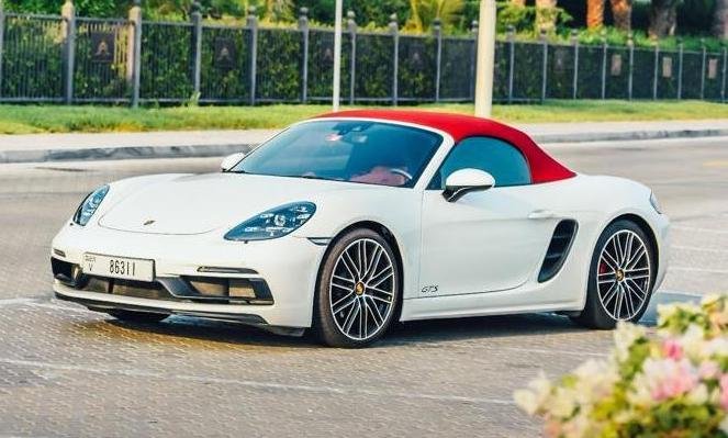 استئجار Porsche Boxster Convertible فى دبي