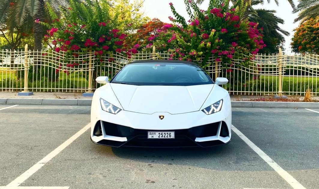 استئجار Lamborghini Huracan EVO Convertible فى دبي