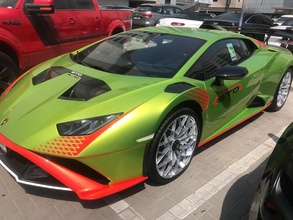 استئجار Lamborghini Huracan STO فى دبي
