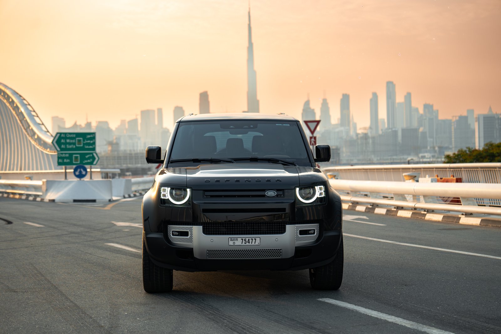استئجار Land Rover Range Rover Defender فى دبي