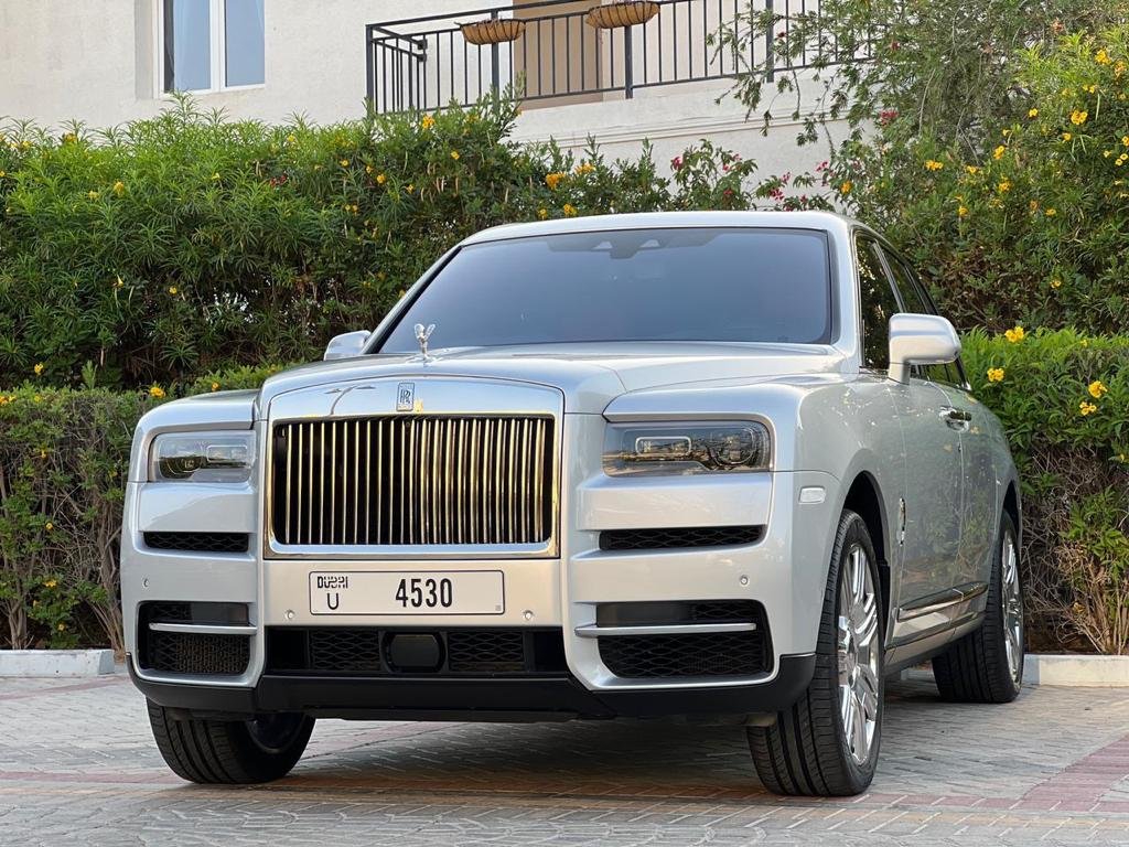 استئجار Rolls Royce Cullinan فى دبي