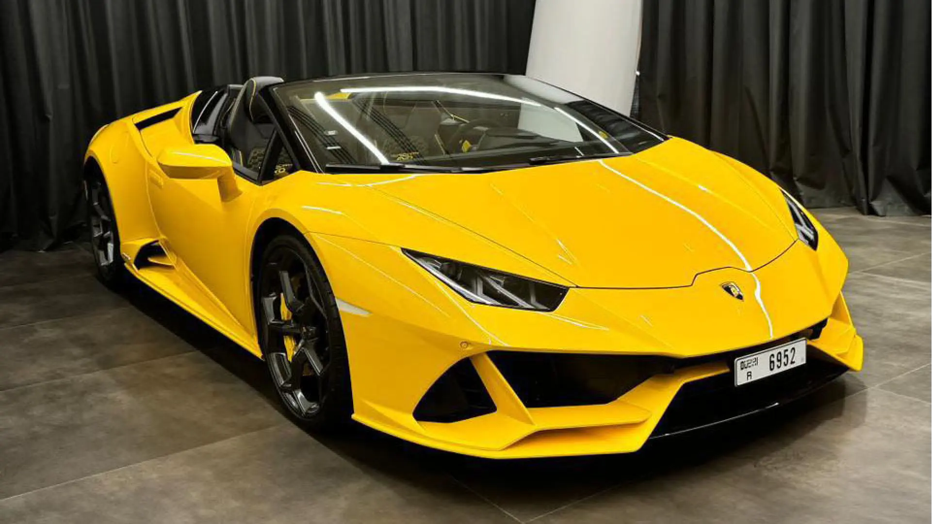 استئجار Lamborghini Huracan Evo Spyder Yellow فى دبي