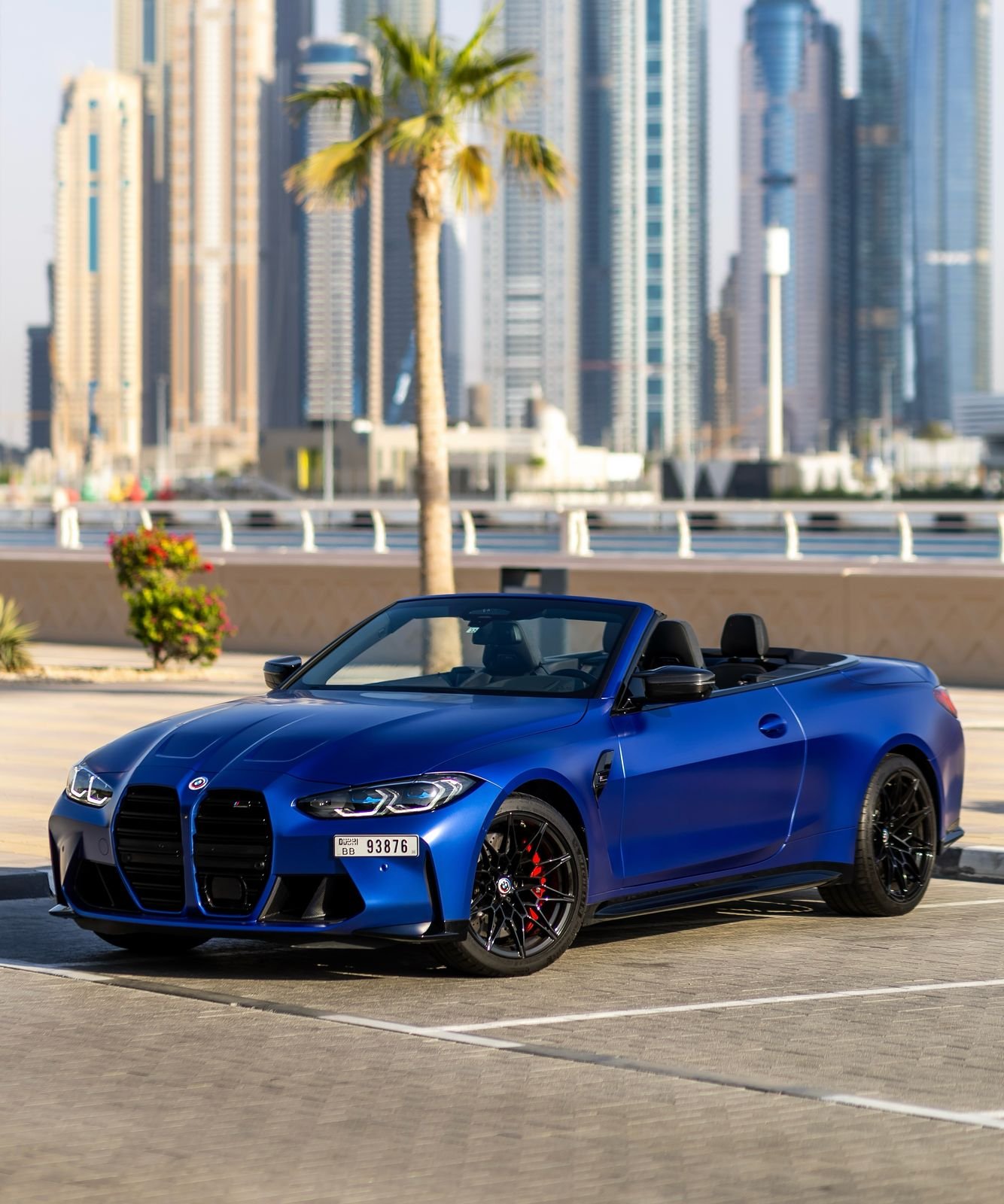 استئجار BMW M4 Competition Blue فى دبي