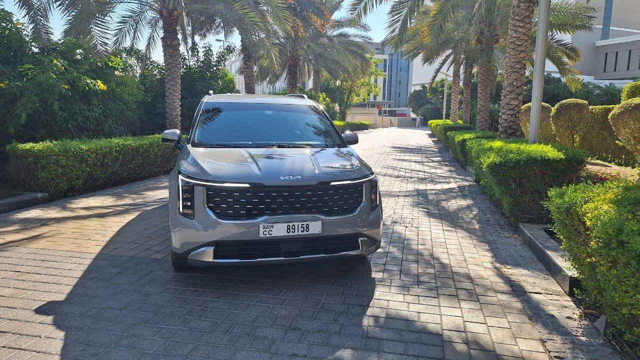 استئجار Kia Carnival Grey فى دبي
