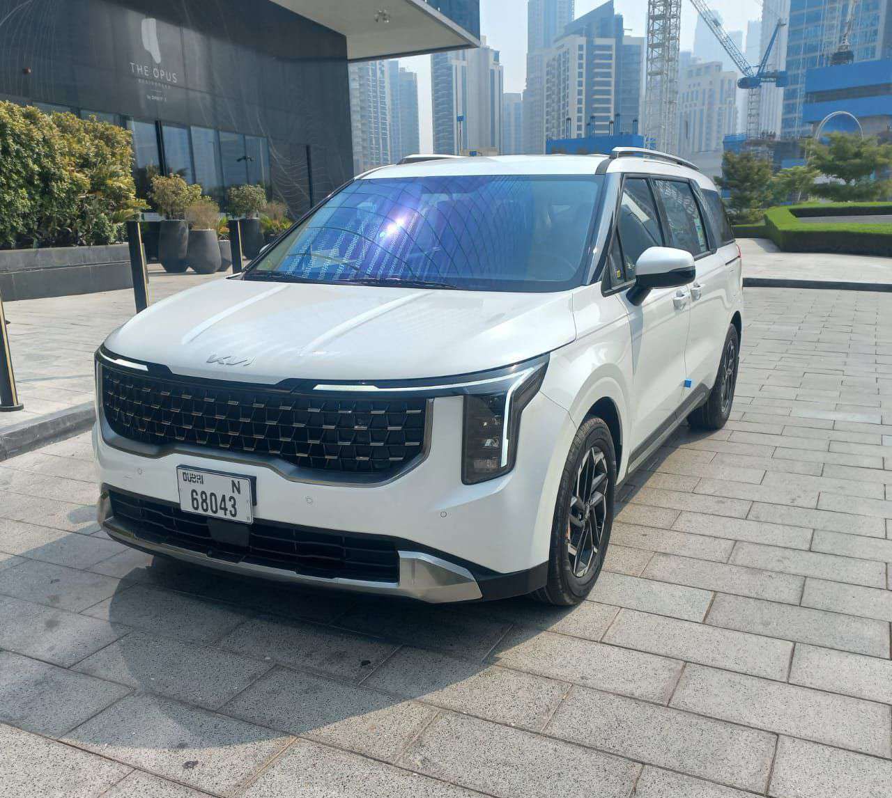 استئجار Kia Carnival  White فى دبي